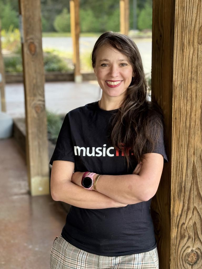 Julia Alford Headshot