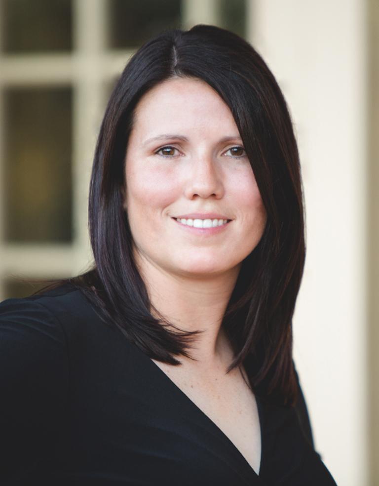 Kelli Pence headshot